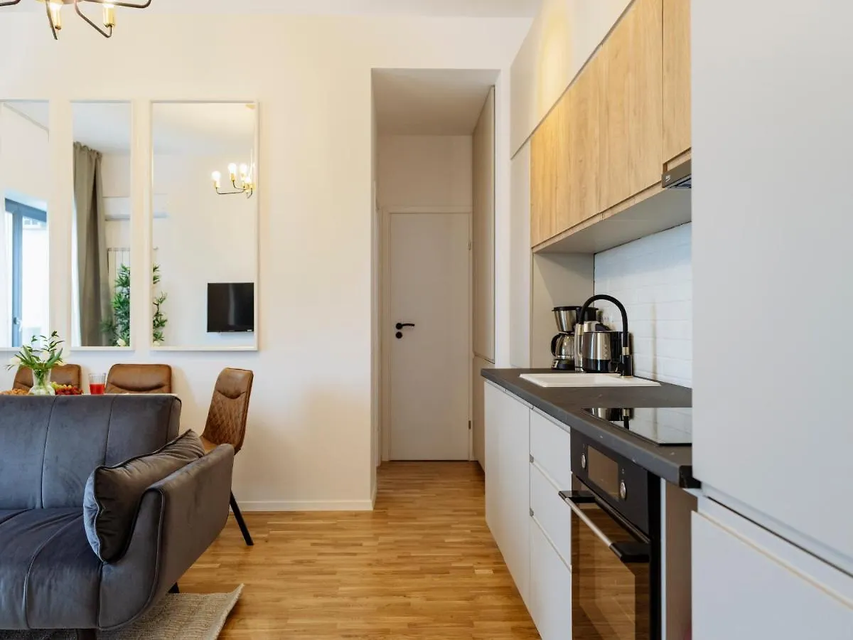 Sunny 2Br Flat - Top Location - Amazing Balcony Bucharest 0*,