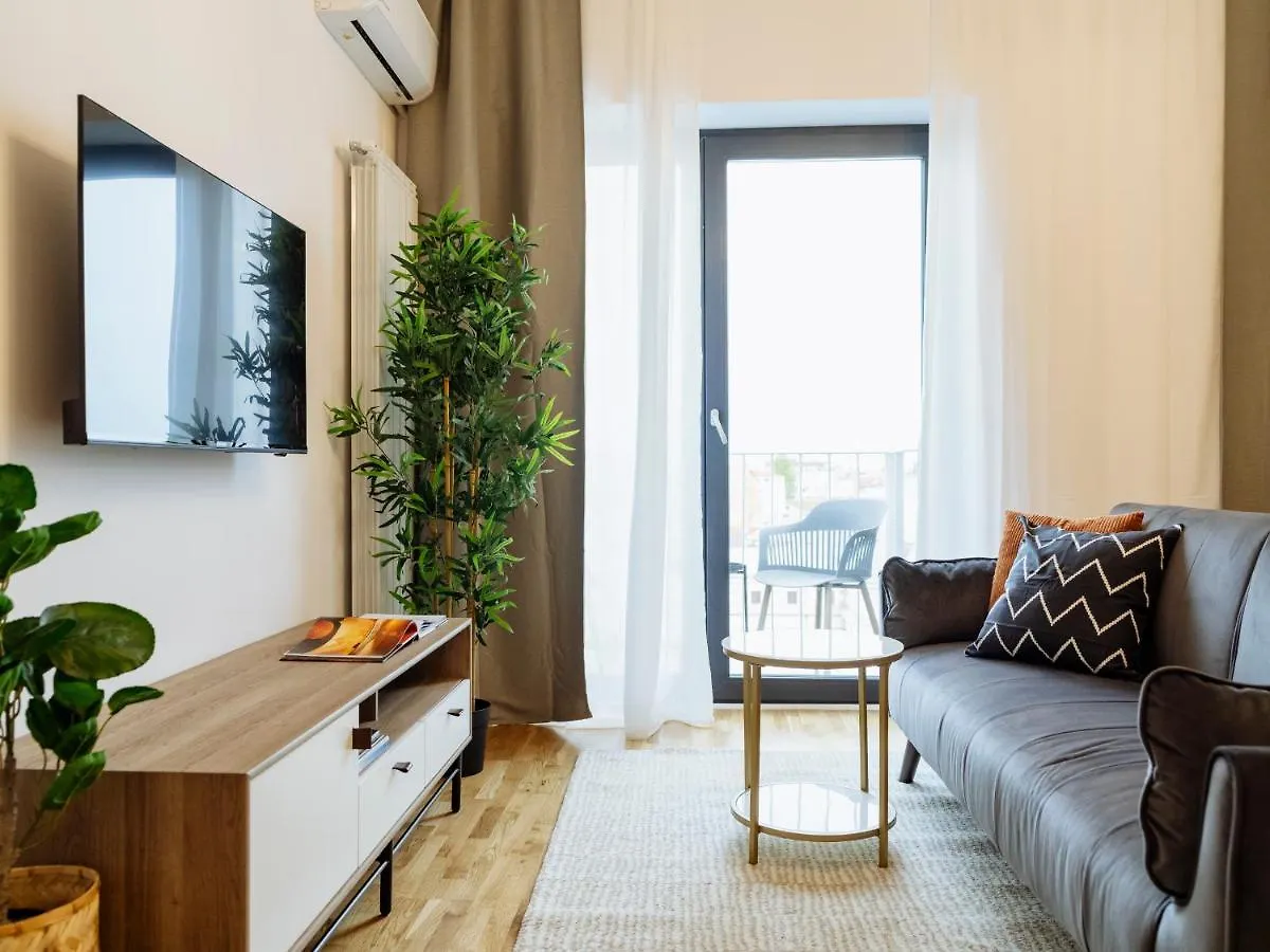 Sunny 2Br Flat - Top Location - Amazing Balcony Bucharest Romania