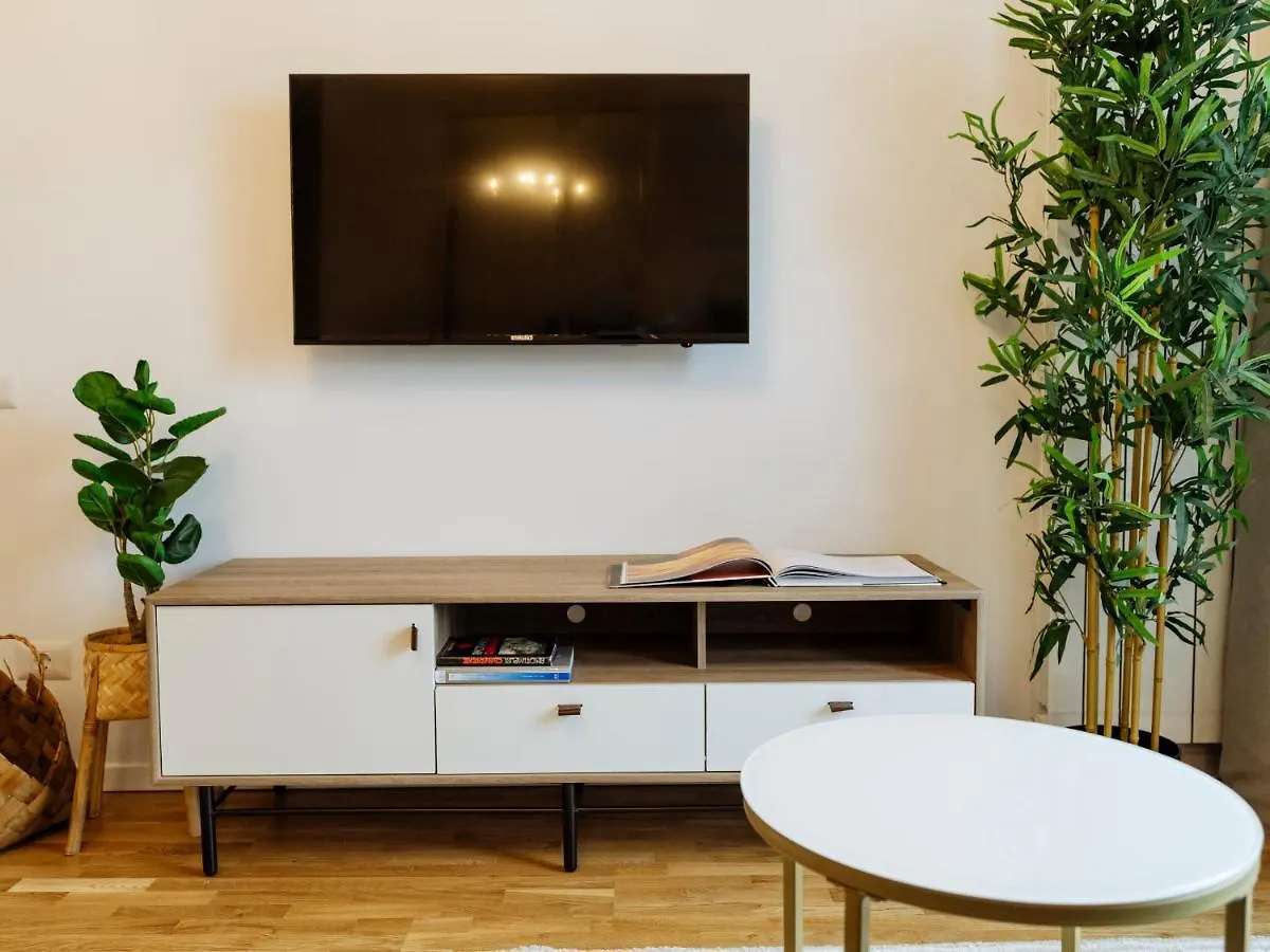 Sunny 2Br Flat - Top Location - Amazing Balcony Bucharest