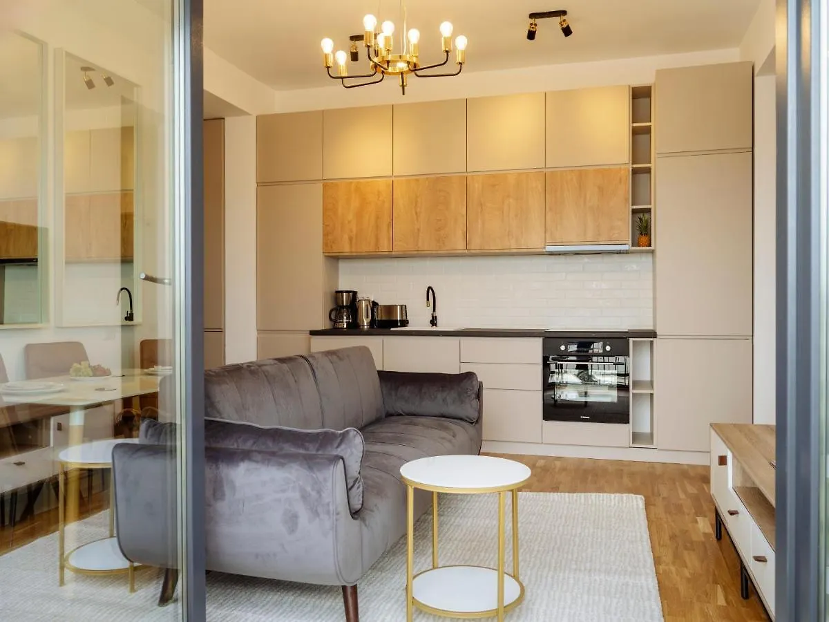 Sunny 2Br Flat - Top Location - Amazing Balcony Bükreş Daire