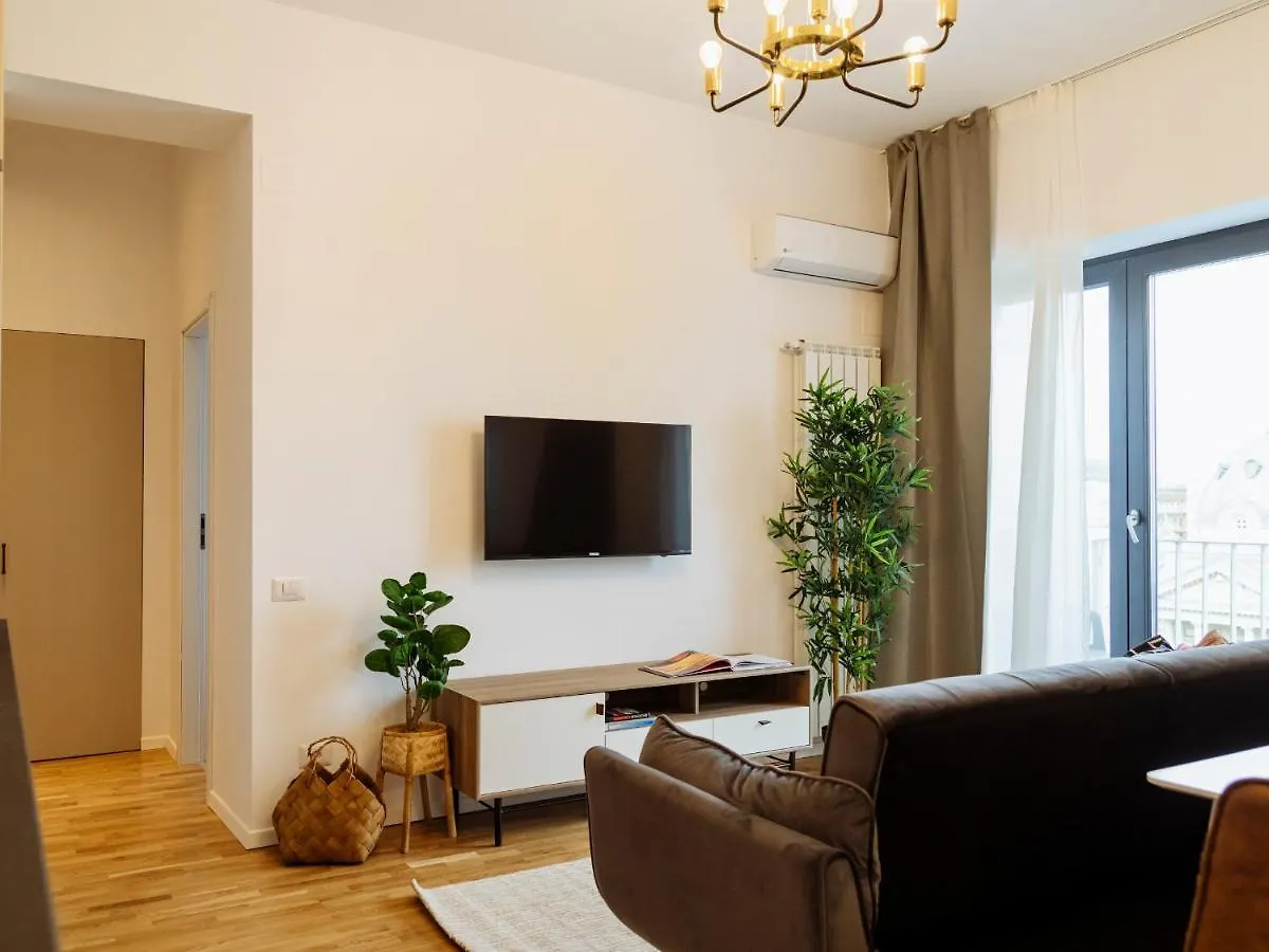 Sunny 2Br Flat - Top Location - Amazing Balcony Bukurešť 0*,
