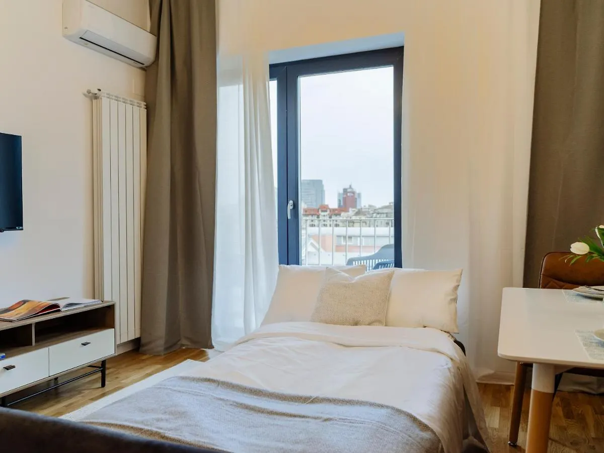 Sunny 2Br Flat - Top Location - Amazing Balcony Bukurešť 0*,  Rumunsko